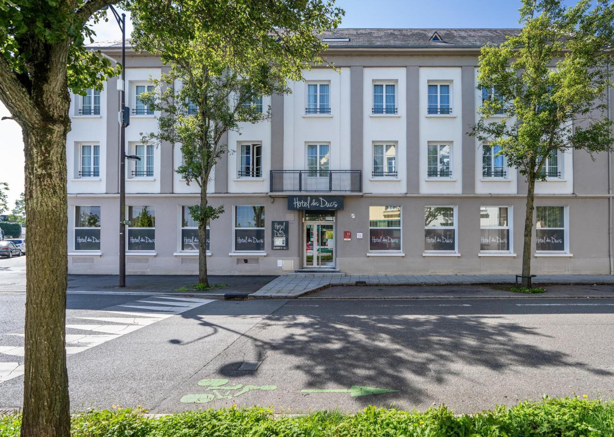 Hotel Des Ducs Alençon Exteriör bild
